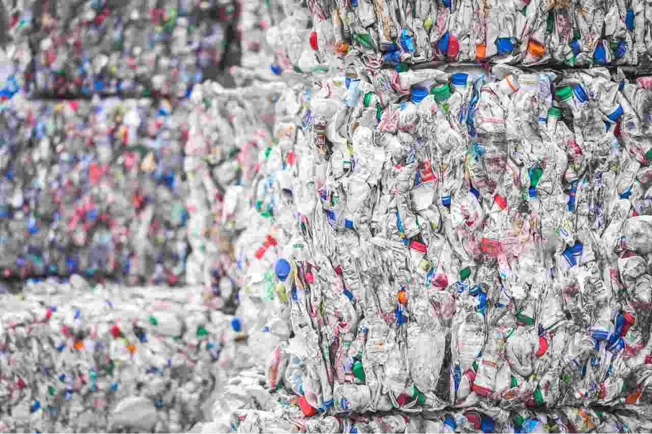 Stop alla plastica monouso sul territorio europeo (Adobestock)