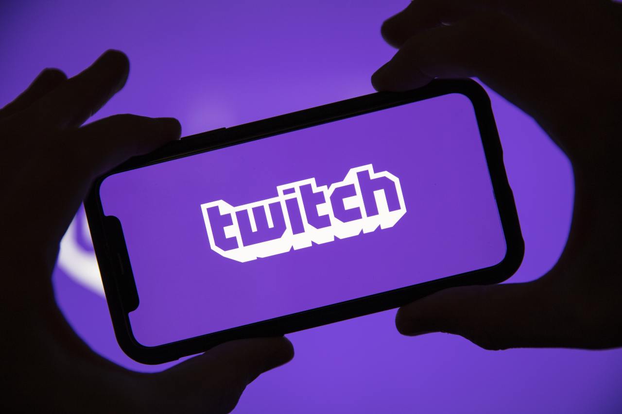 Boom di Twitch e crollo della tv tradizionale (foto Adobestock)