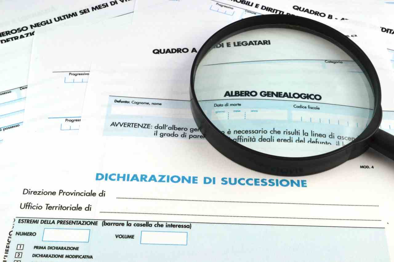 Come compilare la dichiarazione di successione (foto Adobestock)