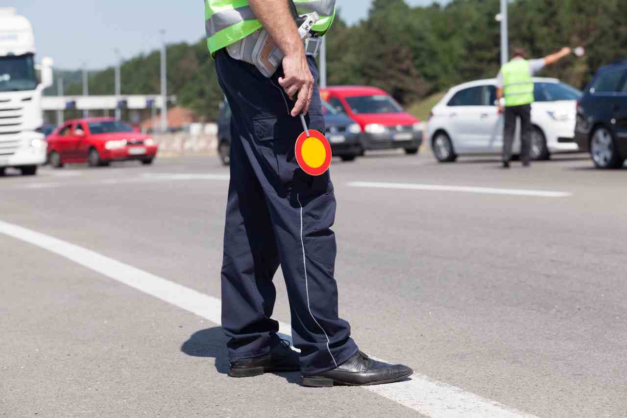 Controlli polizia (foto Adobestock)