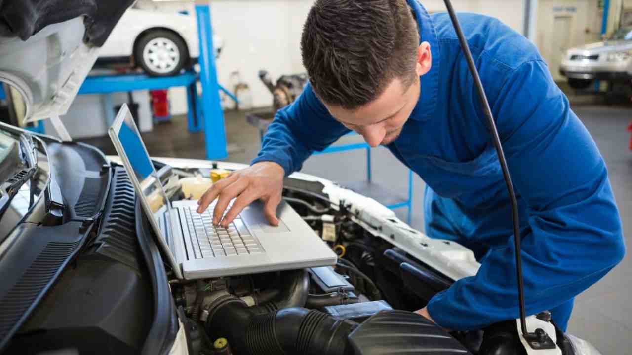 Nuovo aumento, 79 euro per la revisione auto, ma forse il Governo ti fa risparmiare 9 euro