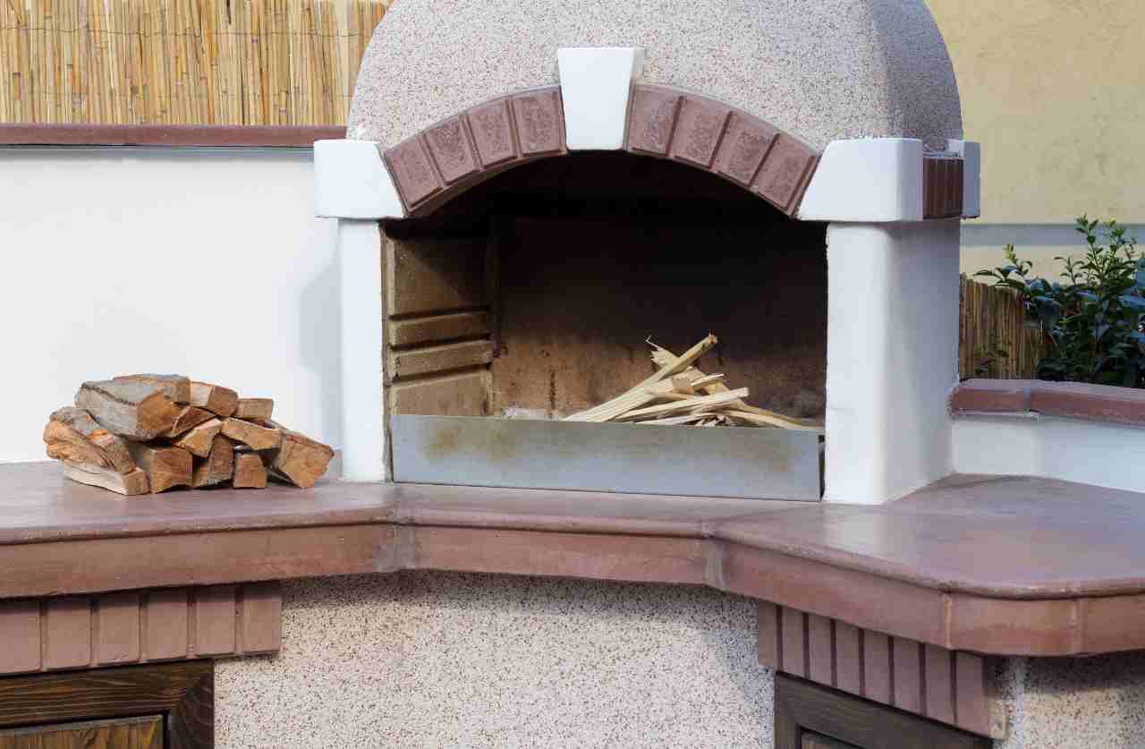 Barbecue in muratura (foto Adobestock)