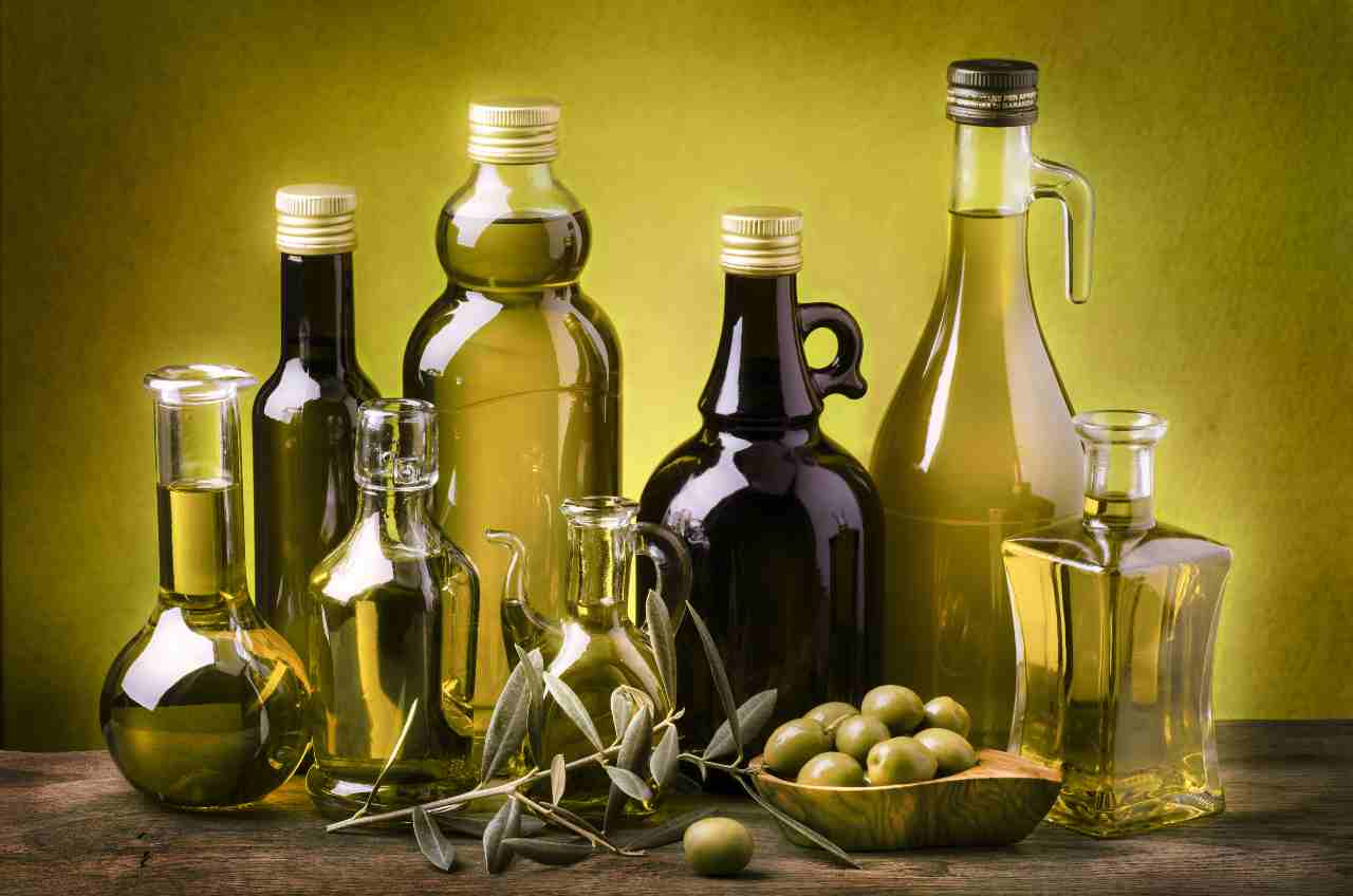 Olio extravergine di oliva (foto Adobestock)
