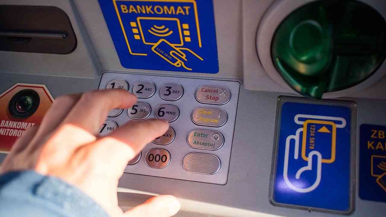 chiusura sportelli atm