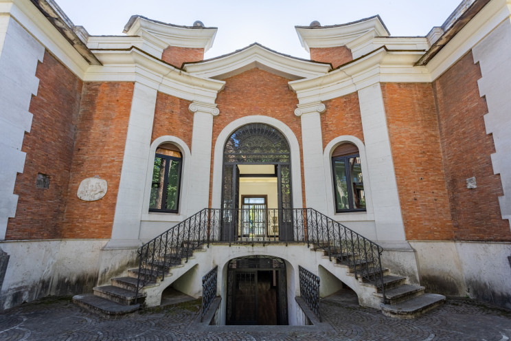 La casa di Anna Magnani in vendita: quanto costa abitare dove ha vissuto lei