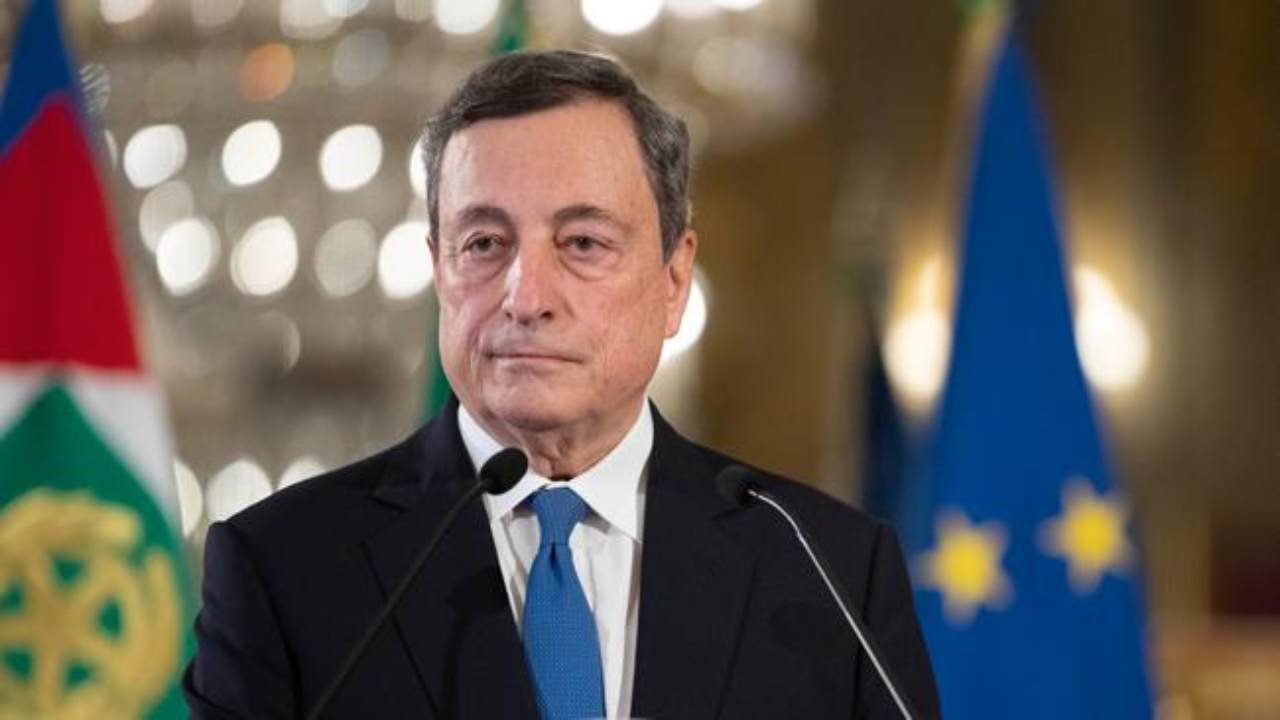Mario Draghi vuole mandarti in pensione a 64 anni. Ma c'è un prezzo che devi pagare