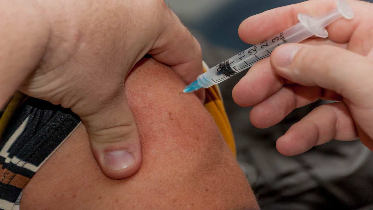 Vaccino obbligatorio, arrivano i risarcimenti