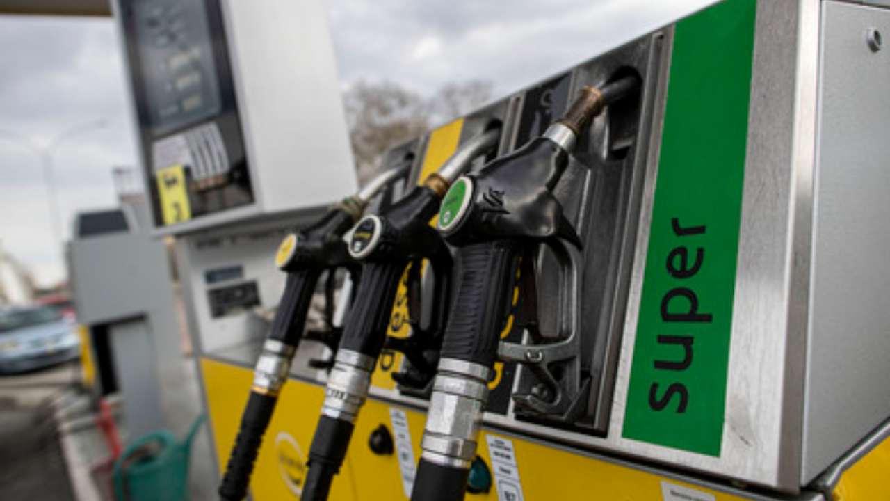 Carburanti, sui prezzi arriva la tregua di Natale