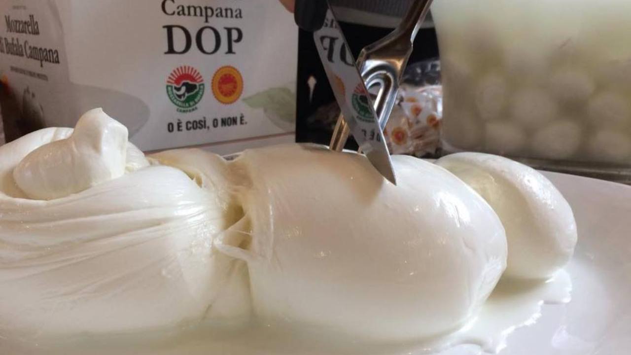 Rincari sul latte, mozzarella a rischio