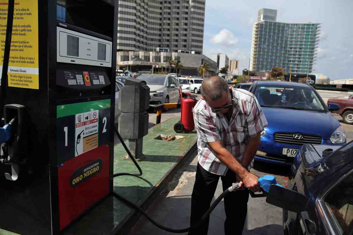 Una stazione di benzina a l'Havana, a Cuba - Missione Risparmio.