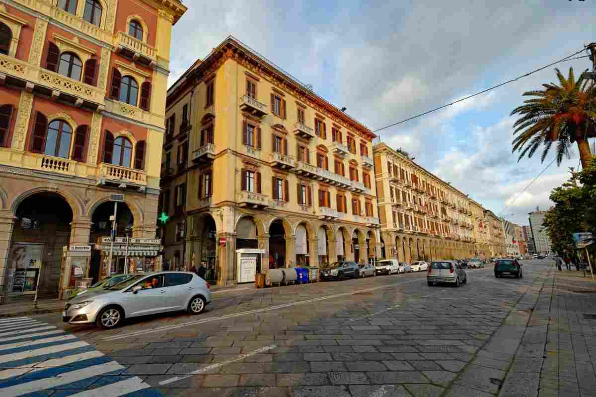 Effetto domino sugli immobili, così le case stanno perdendo valore: una foto di Cagliari, in Sardegna - Missione Risparmio.